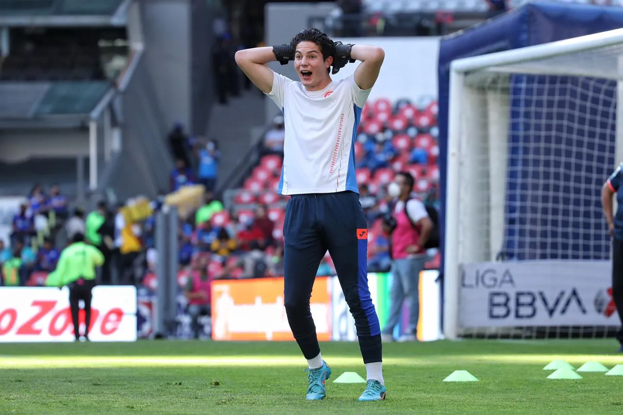 Portero de Cruz Azul previo al partido vs Tigres