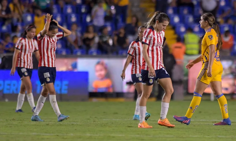IMAGO7 Jugadoras de Chivas tras derrota ante Tigres