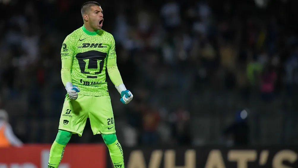 Julio González festejado gol de Pumas en partido de Concachampions
