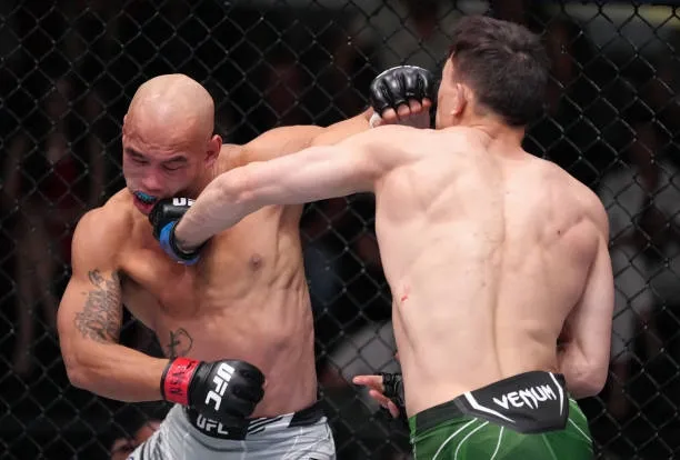 TWITTER | @CLUBDELASMMA Torres peleando en el octágono ante Camacho