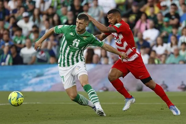 Betis vs Granada en acción