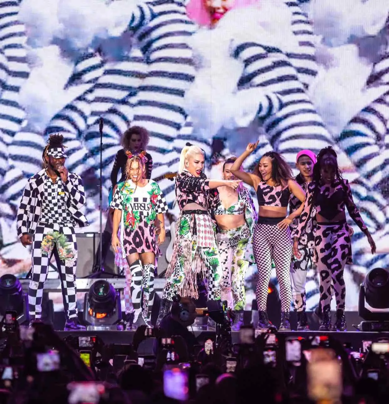 Gwen Stefani en el escenario del Tecate Emblema