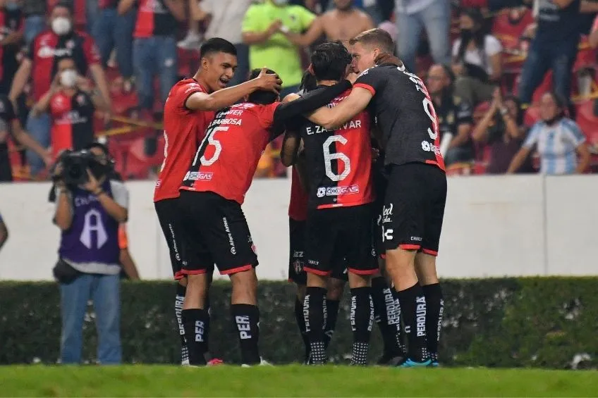 Jugadores del Atlas festejando un gol