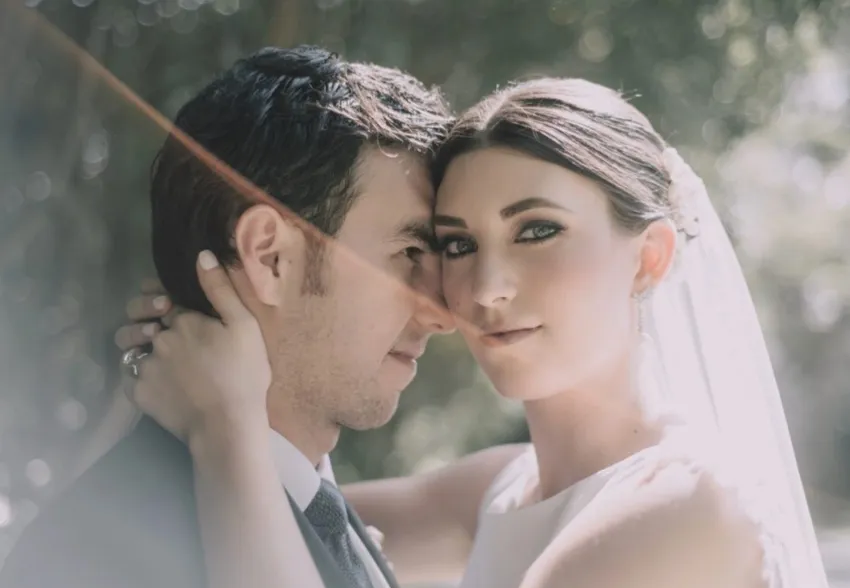 TWITTER: @carolamtz1 Pérez en su boda con Carola