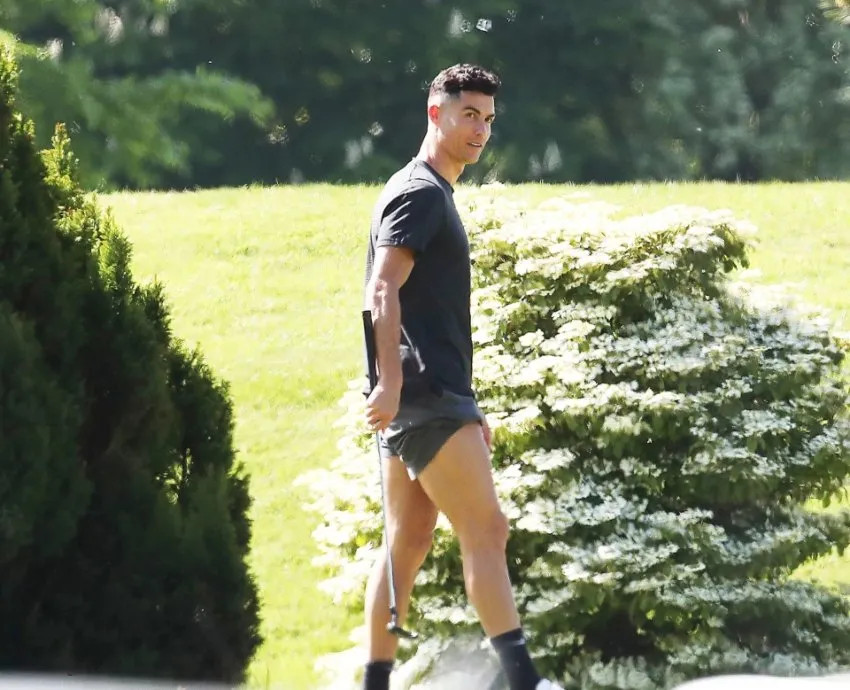 Ronaldo practicando golf