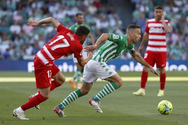 Betis vs Granada en acción