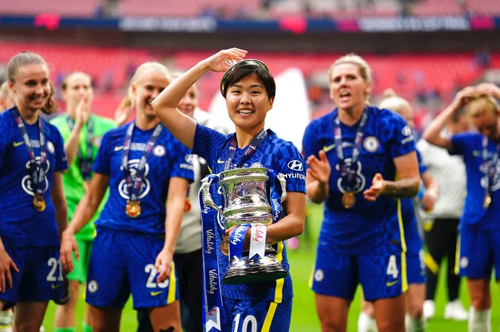 AP Chelsea festejando campeonato de la Copa inglesa femenina