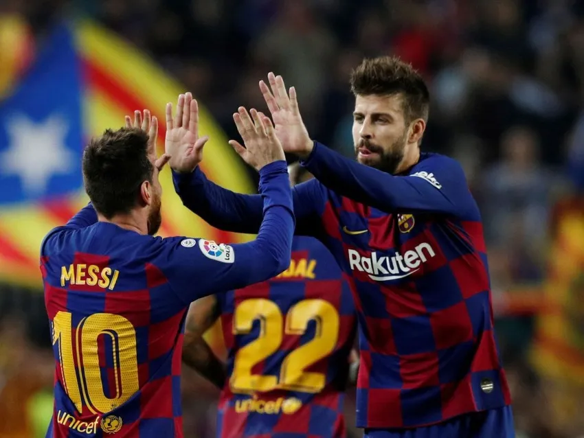 Messi y Piqué en celebración de gol