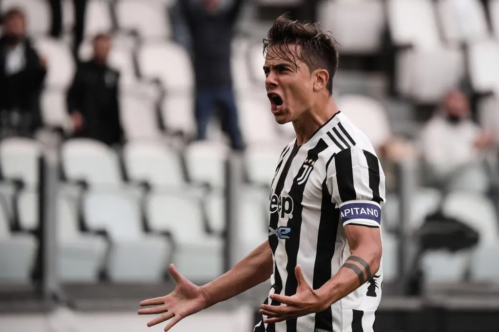 Dybala festejando gol con la Juventus en Serie A
