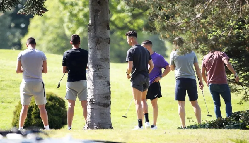Ronaldo practicando golf