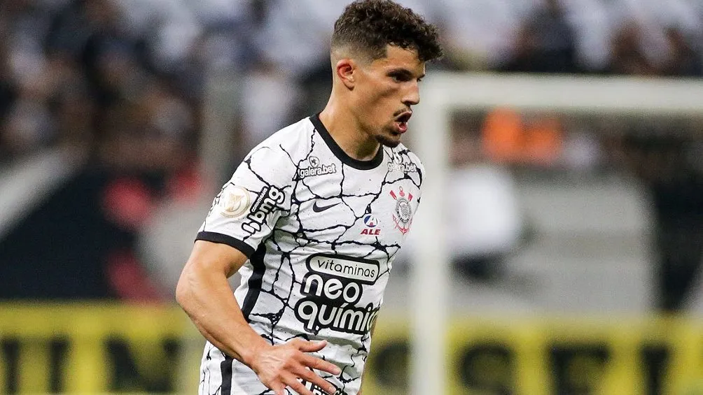 Rafael Ramos jugando partido con el Corinthians