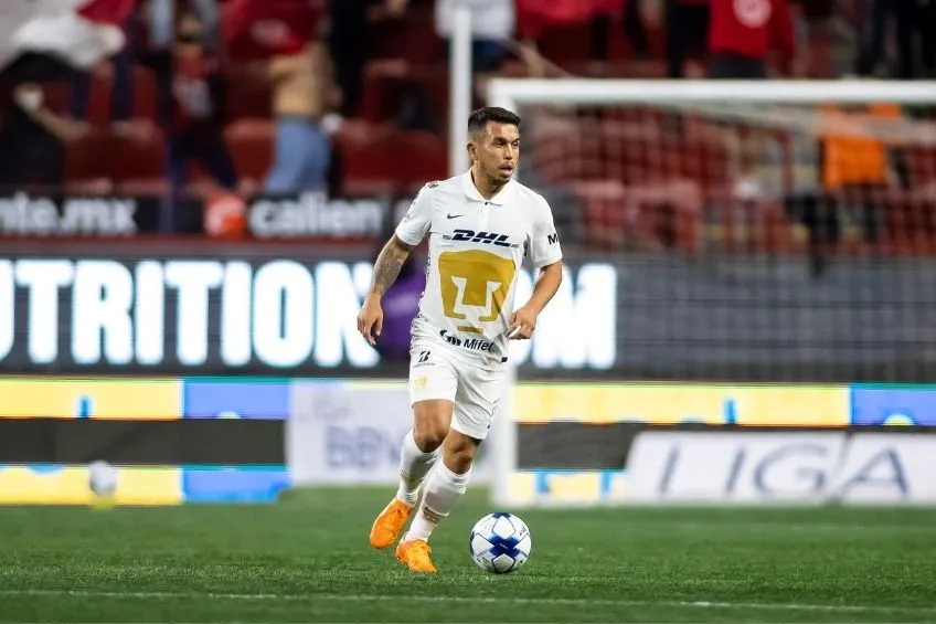 Cristian Battocchio durante un partido de Pumas