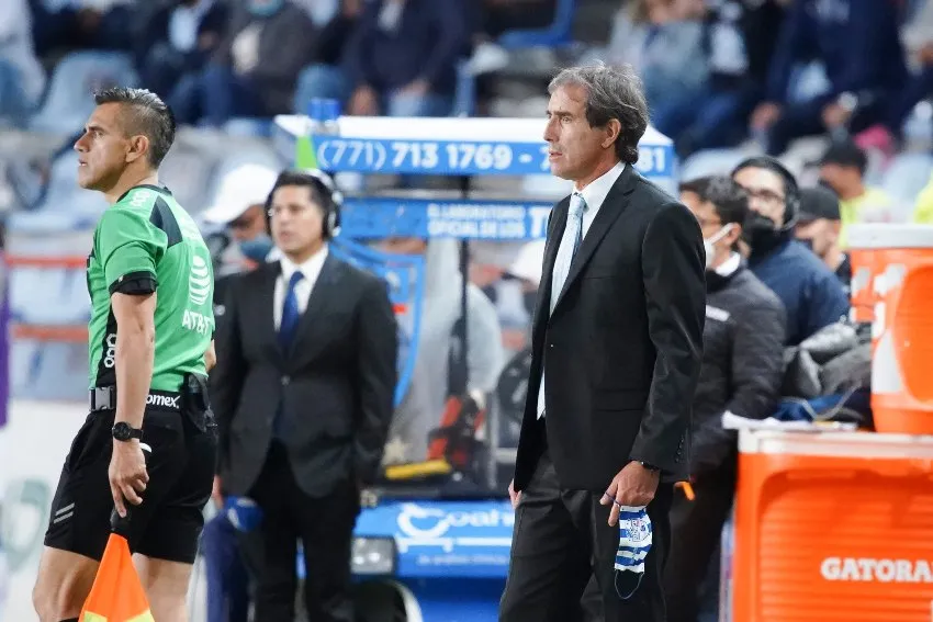 Guillermo Almada en un partido de los Tuzos de Pachuca