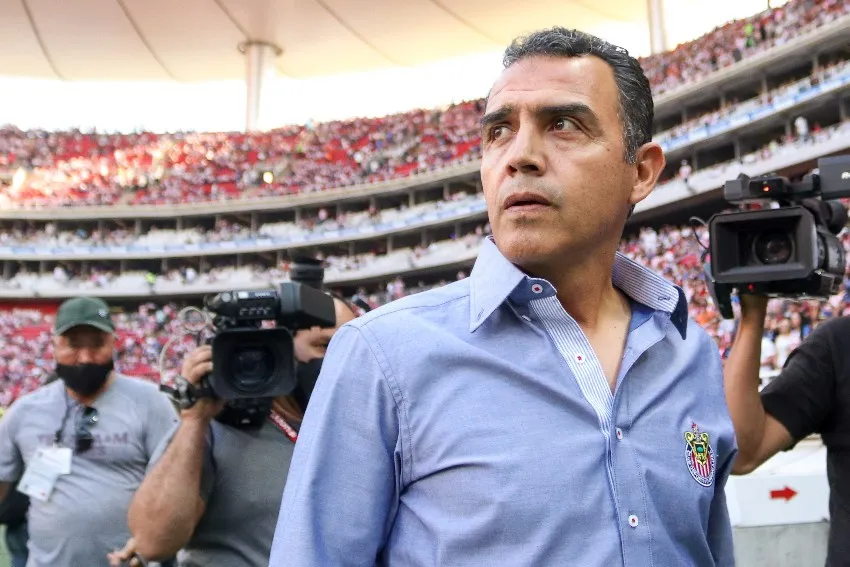 Ricardo Cadena en un partido de las Chivas