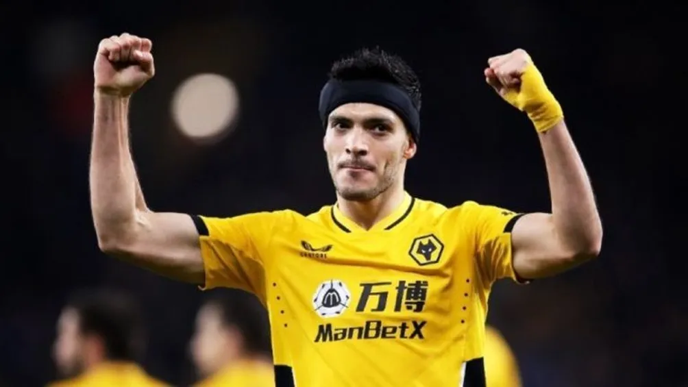 Raúl Jiménez festejando gol con el Wolverhampton en Premier League