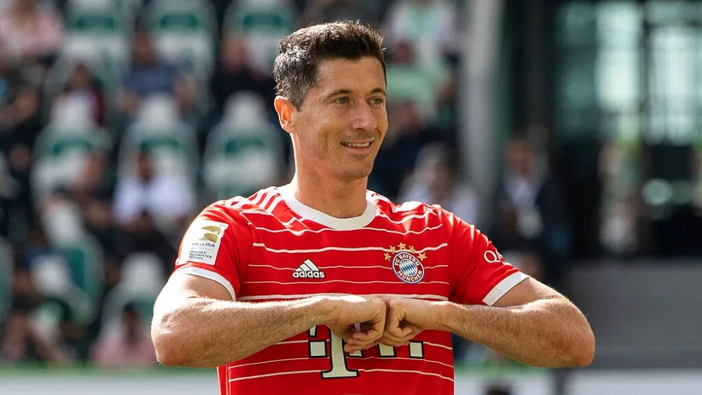 Lewandowski festejando gol con el Bayern Munich en Bundesliga