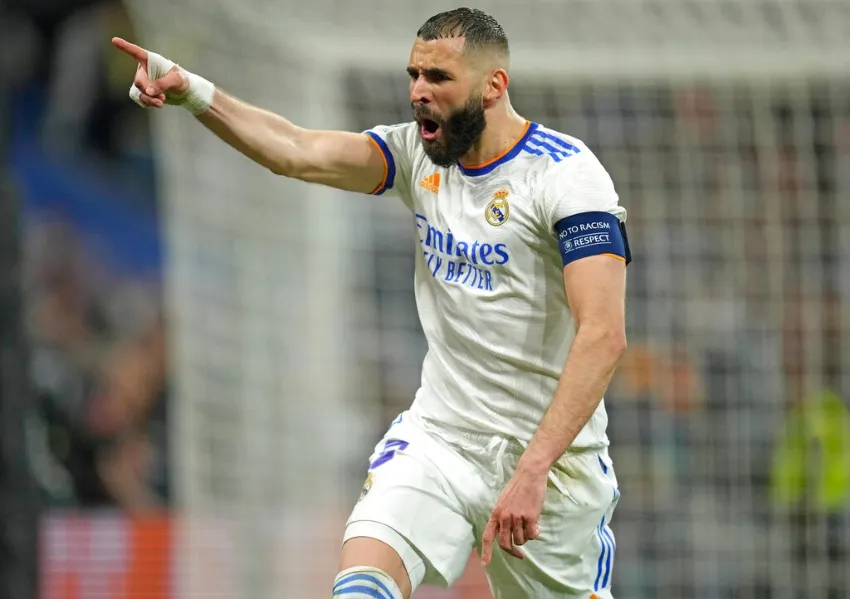 AP Benzema celebrando un gol