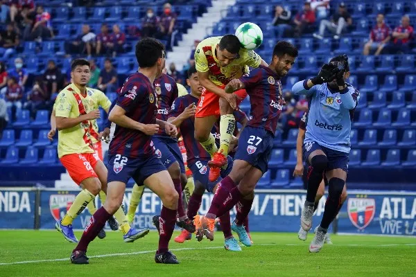 Atlante contra Atlético Morelia en el Estadio de la Ciudad de los Deportes