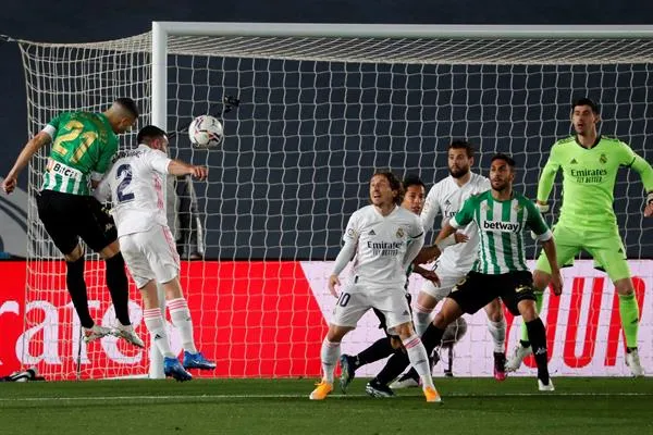 Acción entre Betis y Real Madrid