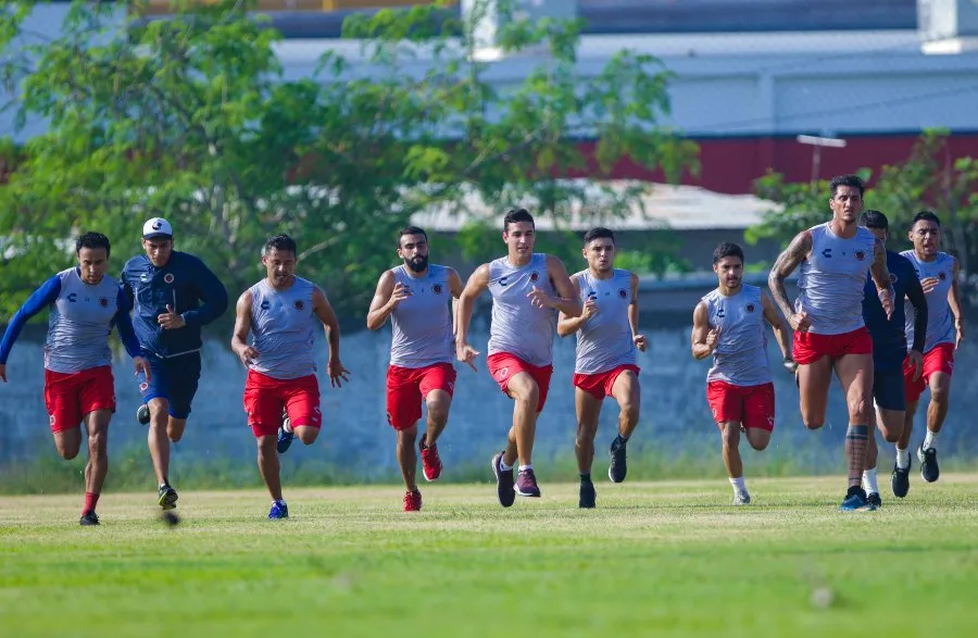 IMAGO7 Exjugadores del Veracruz en un entrenamiento