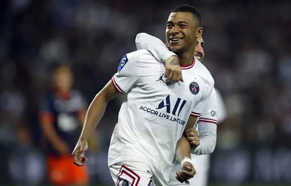 EFE Kylian Mbappé durante un partido con el PSG