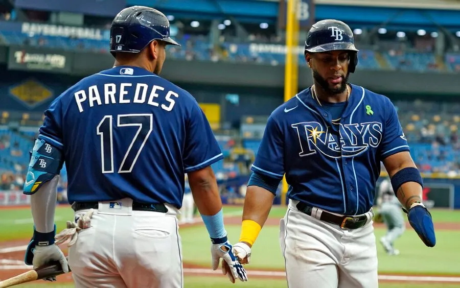 Paredes celebra carrera con Yandy Diaz