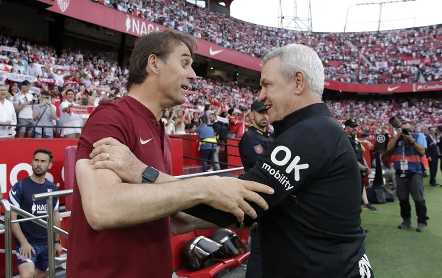 Aguirre saludando a Lopetegui