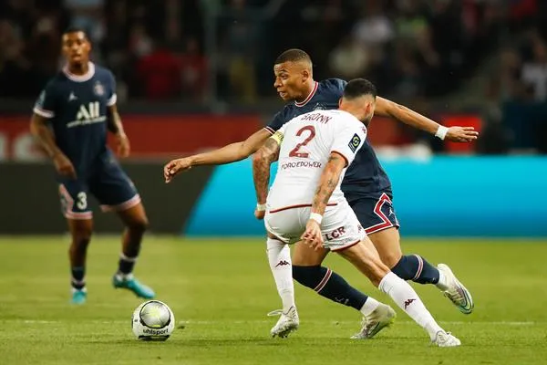 Mbappé en acción con el PSG