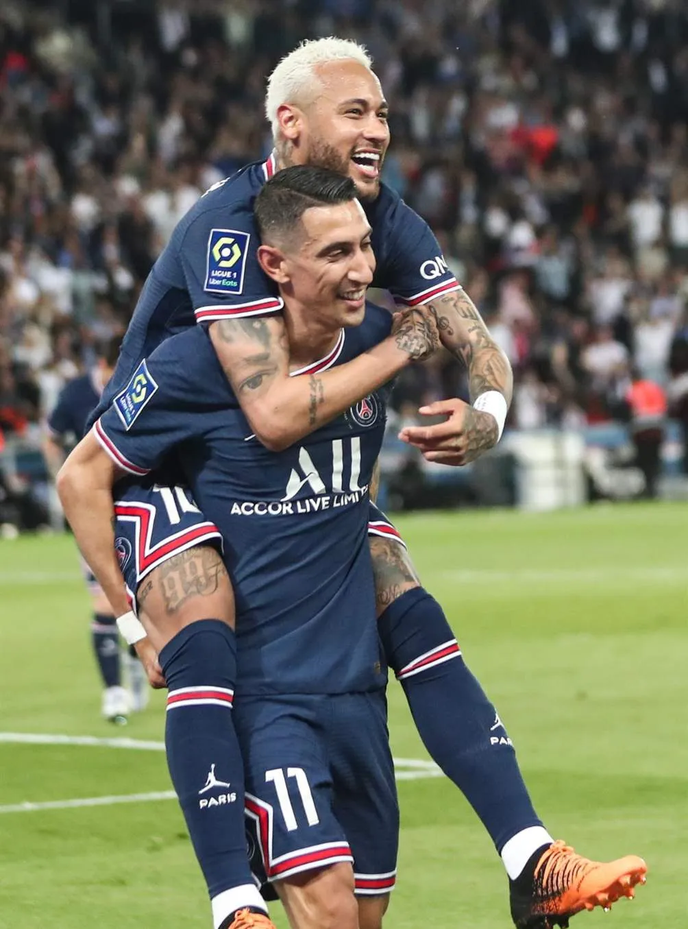 Di María y Neymar celebraron el gol de Angelito