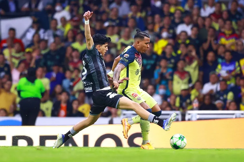 Roger en el juego de América vs Tuzos