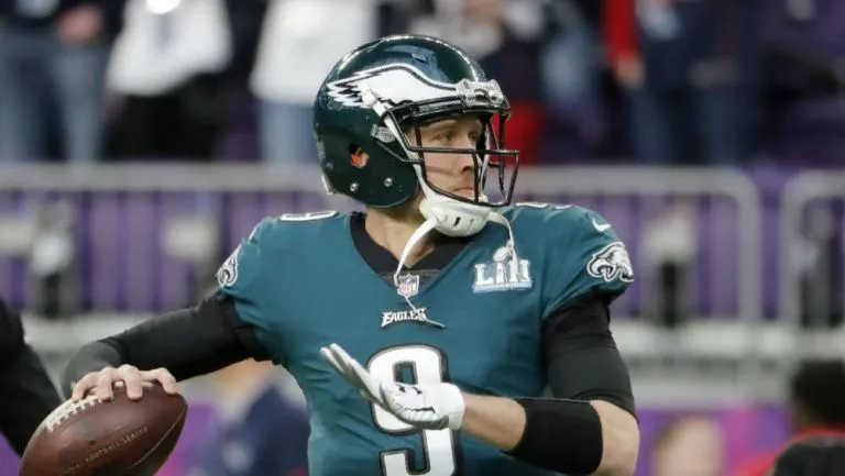 Nick Foles en acción como jugador de Eagles