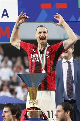 Zlatan Ibrahimovic en festejo con el Milan