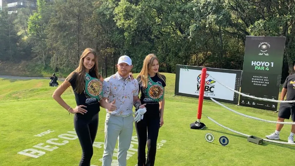 Saúl 'Canelo' Álvarez durante la inauguración del torneo de golf