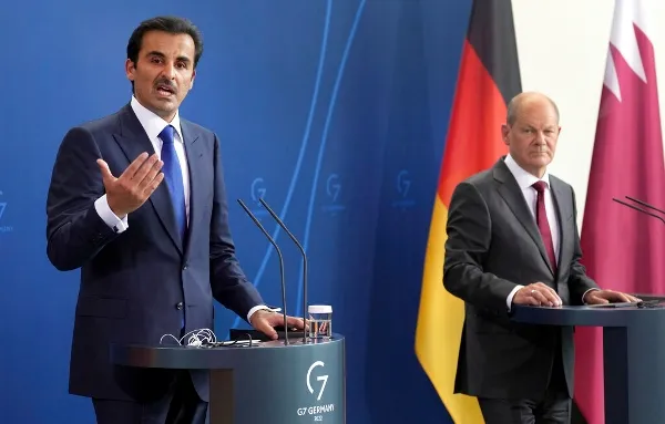 Olaf Scholz y el emir de Qatar Tamim bin Hamad