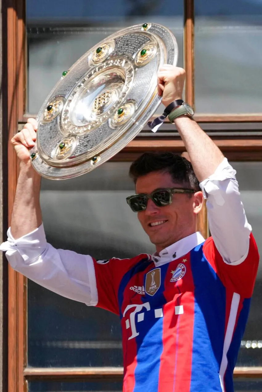 Lewandowski celebrando el título de la Bundesliga