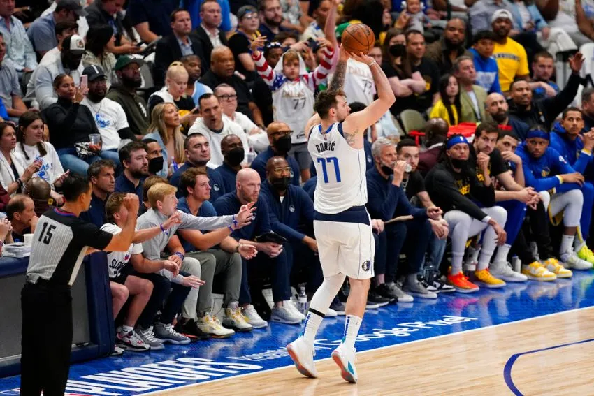 AP Luka Doncic en el juego vs Warriors