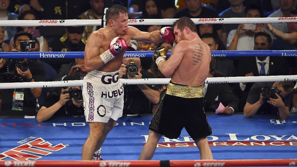 Saúl 'Canelo' Álvarez peleando ante Gennady Golovkin