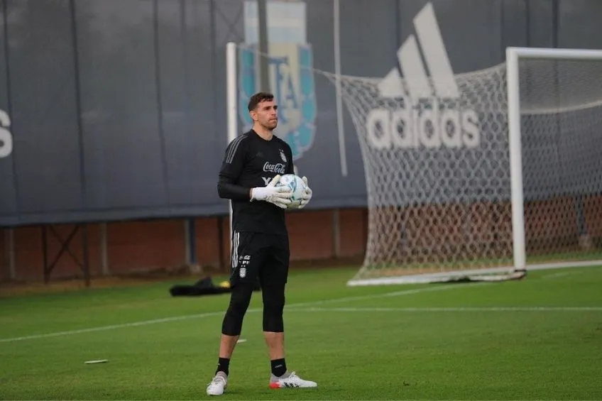 Emiliano Martínez entrenando con Argentina