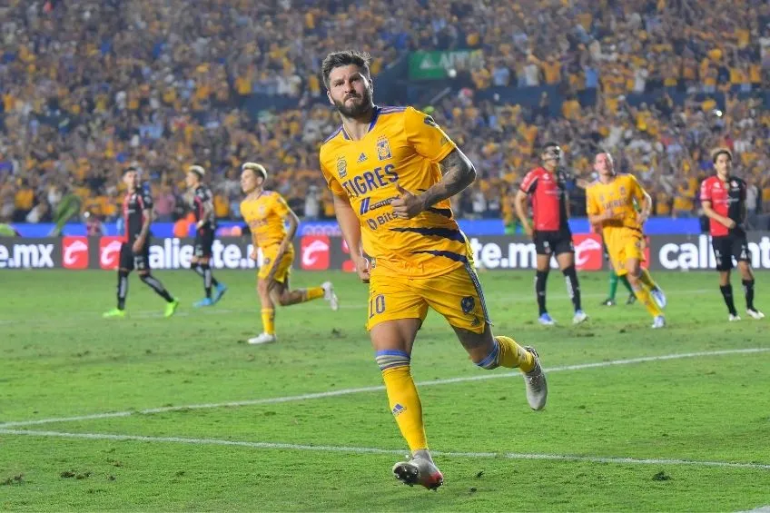 IMAGO7 André-Pierre Gignac festejando un gol