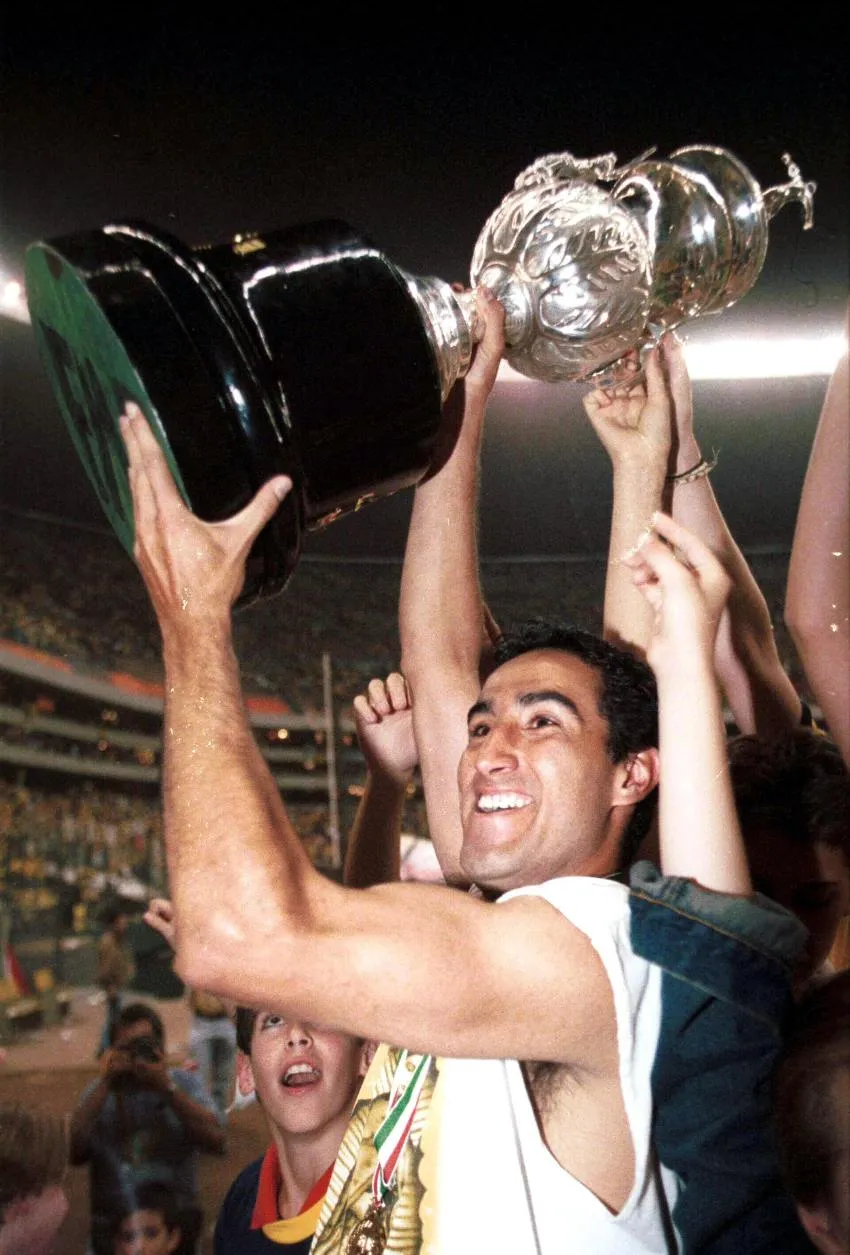 Patiño con el título del 2002