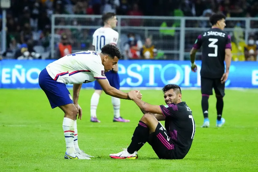 Tecatito Corona en el partido vs Estados Unidos en el Azteca