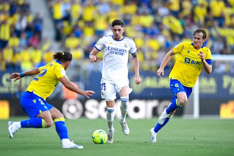 Federico Valverde jugando con el Real Madrid