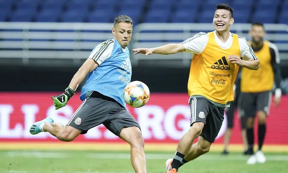 Chicharito y Chiucky, en práctica del Tri