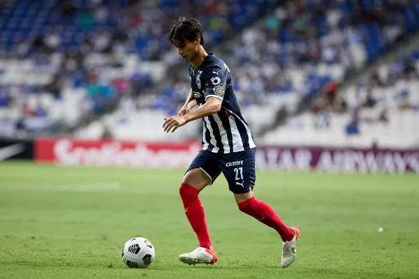 Daniel Parra en acción con Rayados