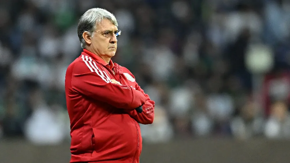 Gerardo Martino dirigiendo partido de la Selección Mexicana