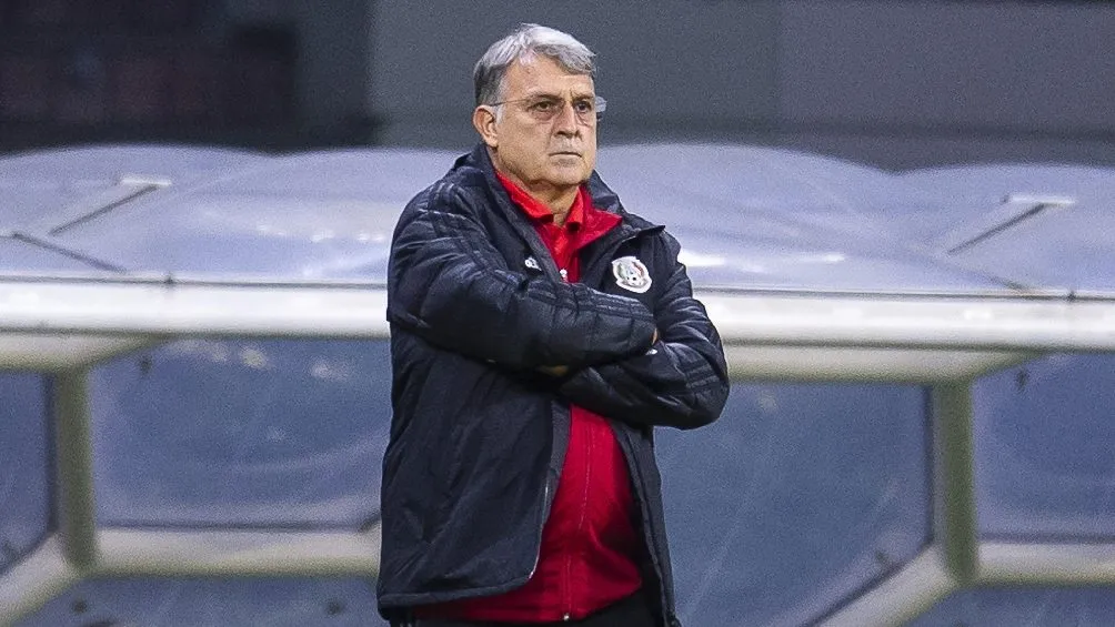 Gerardo Martino dirigiendo partido de la Selección Mexicana