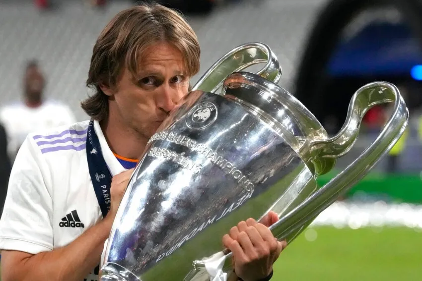 Modric con la Orejona