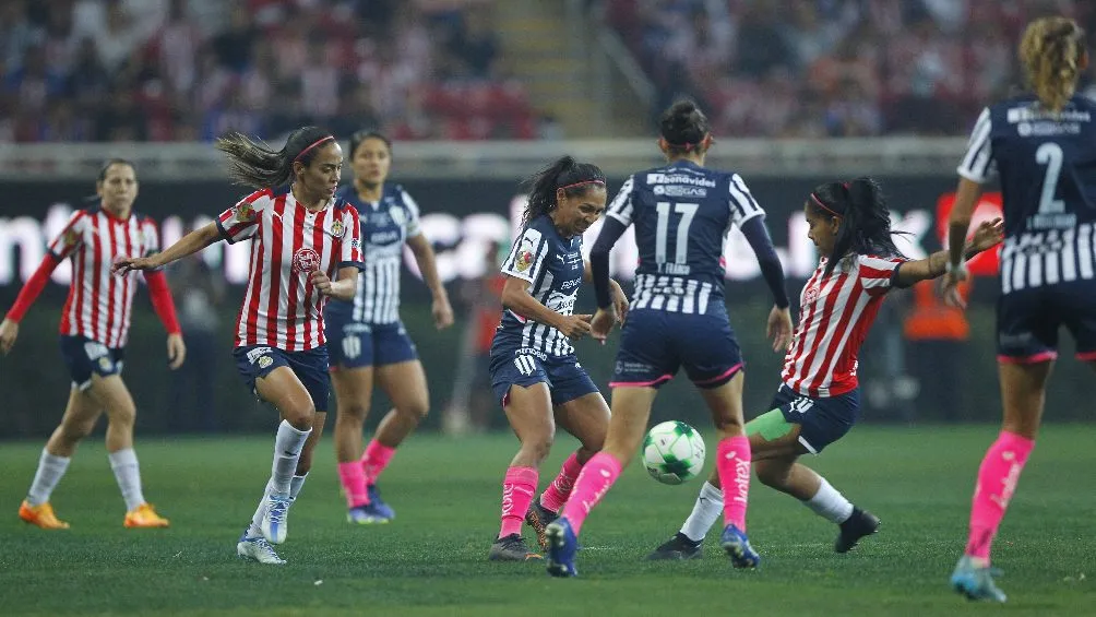 MEXSPORT Chivas y Rayadas jugando el Campeón de Campeones Femenil