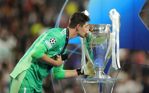 EFE Thibaut Courtois besa la Orejona