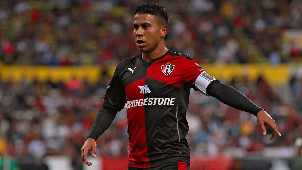 Juan Carlos Medina jugando partido en Liga MX con el Atlas